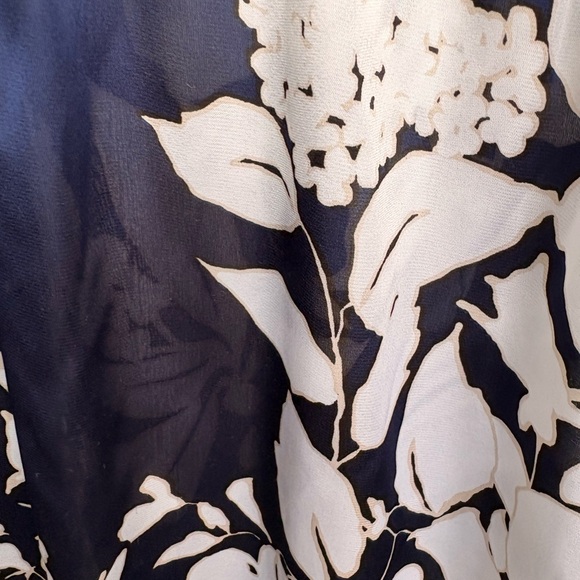 White House Black Market Navy and White Floral Blouse - Picture 3 of 5